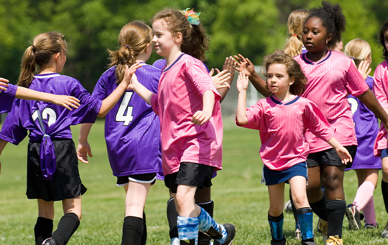 Los deportes para niños desarrollan el sentido del trabajo en equipo y el espíritu deportivo.