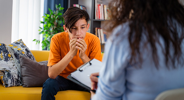 Los proveedores de salud mental pueden darle herramientas para ayudar a su hijo a lidiar con el trauma infantil