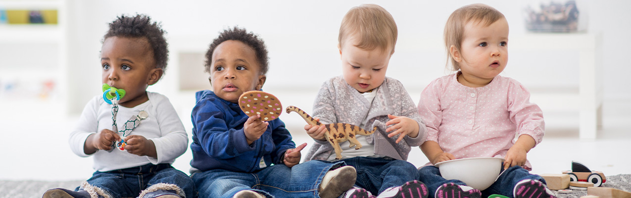 Un periodo crítico en el desarrollo del cerebro de los niños es desde que son bebés hasta la infancia temprana.